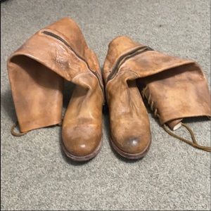 Absolutely stunning like new bed Stu boots